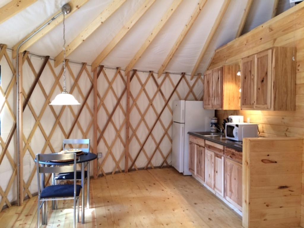 Circle M Camping Resort 16 Ft. Yurt 1 Lancaster Kültér fotó